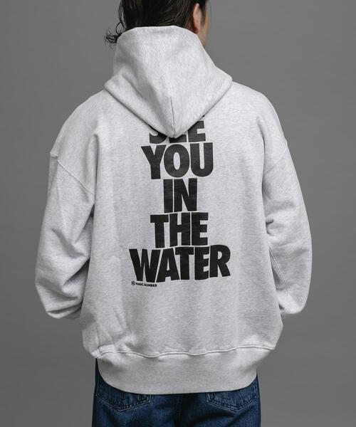 MAGIC NUMBER（マジック ナンバー）の「MAGIC NUMBER　SEEYOUINTHEWATER HOODIE（パーカー・メンズ・ベージュ/グレー・MEDIUM/LARGE）」の2枚目の写真