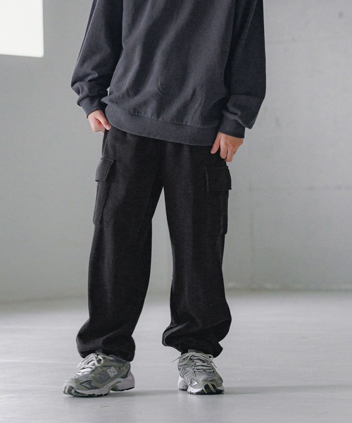 GLOBAL WORK（グローバルワーク）の「USAカットカーゴパンツ/AND YUA ANY/152626（カーゴパンツ・キッズ・ブラック/杢グレー・170cm/160cm/150cm）」の2枚目の写真