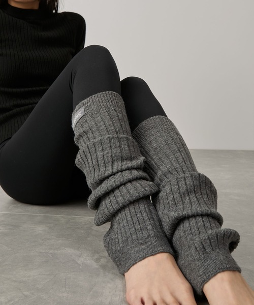 NERGY（ナージー）の「ソフトニットレッグウォーマー（レッグウォーマー・レディース・オフホワイト/グレー・FREE）」の2枚目の写真