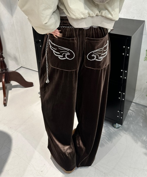 ★アバンチュウム ガーターベルト ラインストーン ロゴ ベロア フレア パンツ 241021_5830.jpg?v=1731909871&