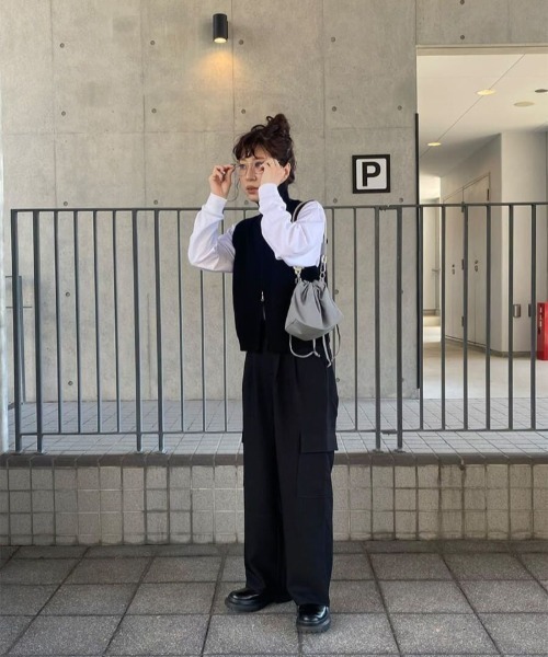 ISOOK（アイスー）の「ジップハイネックニットベスト (kiharu select) / ジップベスト ダブルジップ ジップニッジ スタンドネック（ベスト・レディース・ベージュ/ブラック・FREE）」の7枚目の写真