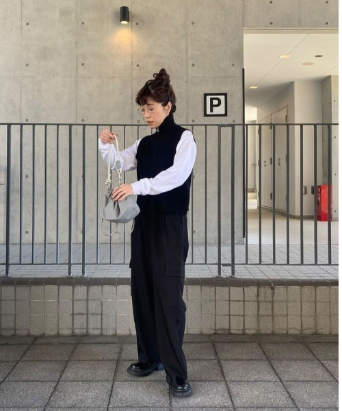 ISOOK（アイスー）の「ジップハイネックニットベスト (kiharu select) / ジップベスト ダブルジップ ジップニッジ スタンドネック（ベスト・レディース・ベージュ/ブラック・FREE）」の12枚目の写真