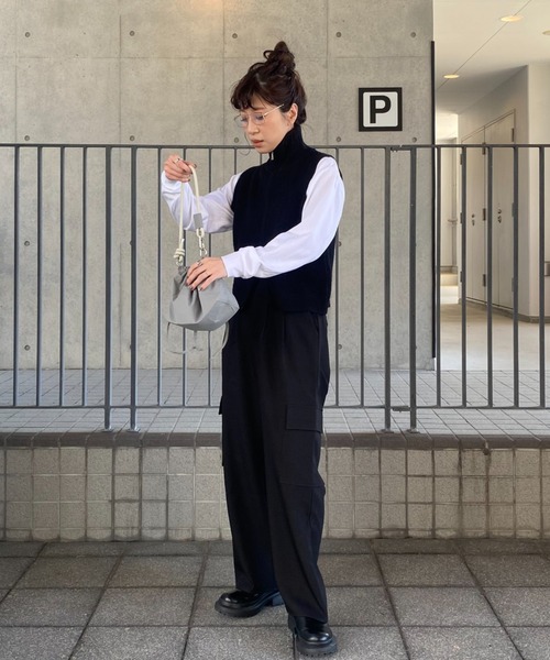 ISOOK（アイスー）の「ジップハイネックニットベスト (kiharu select) / ジップベスト ダブルジップ ジップニッジ スタンドネック（ベスト・レディース・ベージュ/ブラック・FREE）」の21枚目の写真