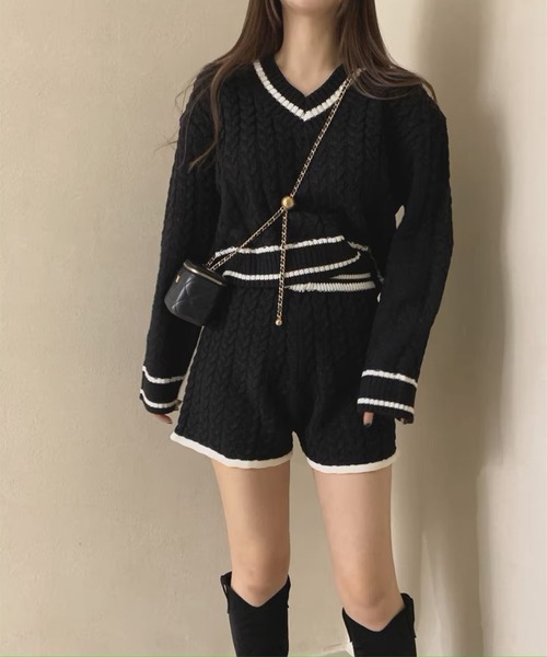 Jasmine Grandiflorum(ジャスミングランディフローラム)の「【Jasmine】Vネックニットプルオーバー+ニットショートパンツ(セットアップ・レディース・ホワイト/ブラック・FREE)」の11枚目の写真