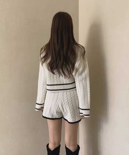 Jasmine Grandiflorum(ジャスミングランディフローラム)の「【Jasmine】Vネックニットプルオーバー+ニットショートパンツ(セットアップ・レディース・ホワイト/ブラック・FREE)」の7枚目の写真
