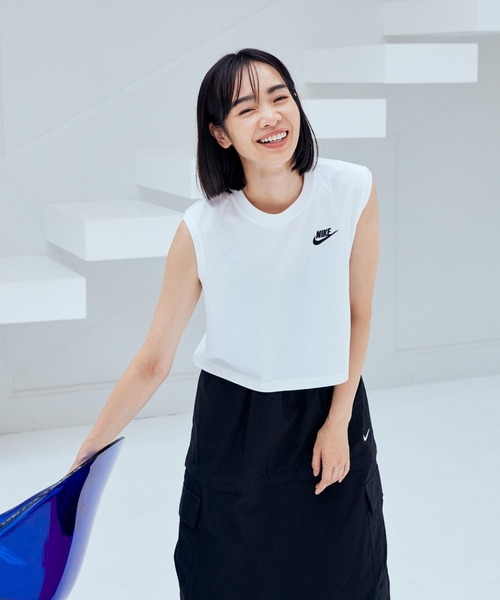 NIKE（ナイキ）の「ナイキ スポーツウェア クラブ ウィメンズ スリーブレス クロップド トップ / Nike Sportswear Club Women's Sleeveless Cropped Top FV5506-100 White（タンクトップ・レディース・ホワイト・L/M/S/XL/XS）」の6枚目の写真