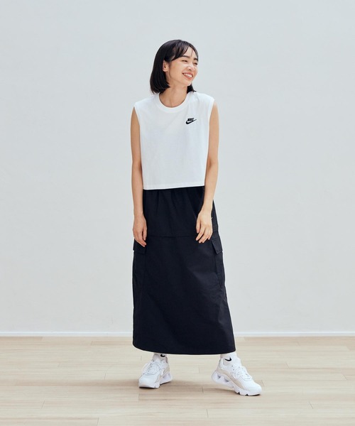 NIKE（ナイキ）の「ナイキ スポーツウェア クラブ ウィメンズ スリーブレス クロップド トップ / Nike Sportswear Club Women's Sleeveless Cropped Top FV5506-100 White（タンクトップ・レディース・ホワイト・L/M/S/XL/XS）」の11枚目の写真