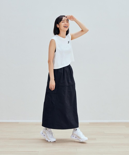 NIKE（ナイキ）の「ナイキ スポーツウェア クラブ ウィメンズ スリーブレス クロップド トップ / Nike Sportswear Club Women's Sleeveless Cropped Top FV5506-100 White（タンクトップ・レディース・ホワイト・L/M/S/XL/XS）」の13枚目の写真