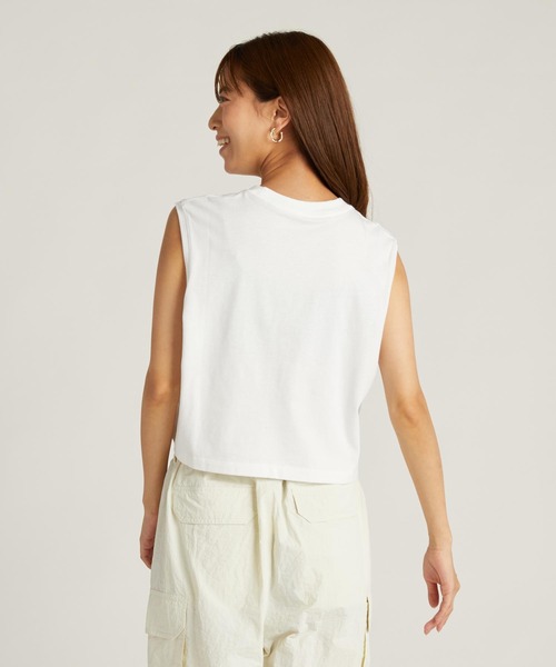 NIKE（ナイキ）の「ナイキ スポーツウェア クラブ ウィメンズ スリーブレス クロップド トップ / Nike Sportswear Club Women's Sleeveless Cropped Top FV5506-100 White（タンクトップ・レディース・ホワイト・L/M/S/XL/XS）」の17枚目の写真