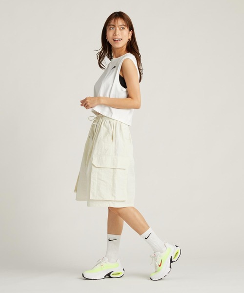 NIKE（ナイキ）の「ナイキ スポーツウェア クラブ ウィメンズ スリーブレス クロップド トップ / Nike Sportswear Club Women's Sleeveless Cropped Top FV5506-100 White（タンクトップ・レディース・ホワイト・L/M/S/XL/XS）」の19枚目の写真