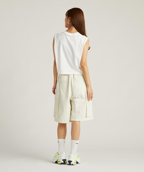 NIKE（ナイキ）の「ナイキ スポーツウェア クラブ ウィメンズ スリーブレス クロップド トップ / Nike Sportswear Club Women's Sleeveless Cropped Top FV5506-100 White（タンクトップ・レディース・ホワイト・L/M/S/XL/XS）」の20枚目の写真