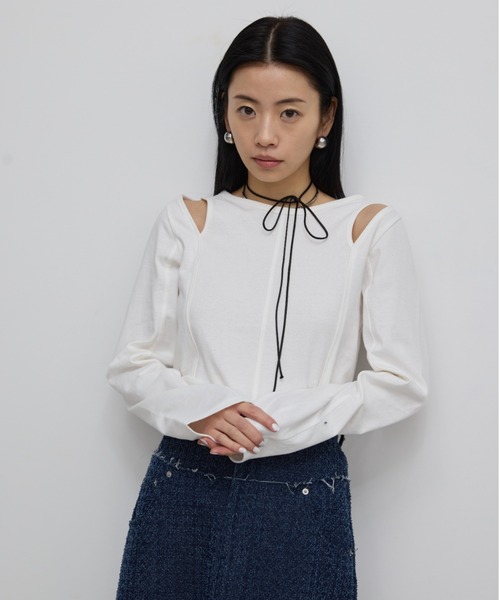 AIC.（エーアイシー）の「カットアウトピンタックロンティー（Tシャツ/カットソー・レディース・オフホワイト/ブラック・FREE）」の2枚目の写真