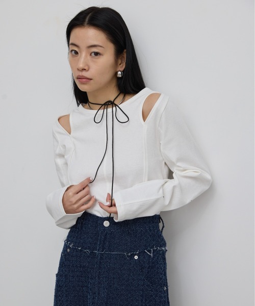 AIC.（エーアイシー）の「カットアウトピンタックロンティー（Tシャツ/カットソー・レディース・オフホワイト/ブラック・FREE）」の4枚目の写真