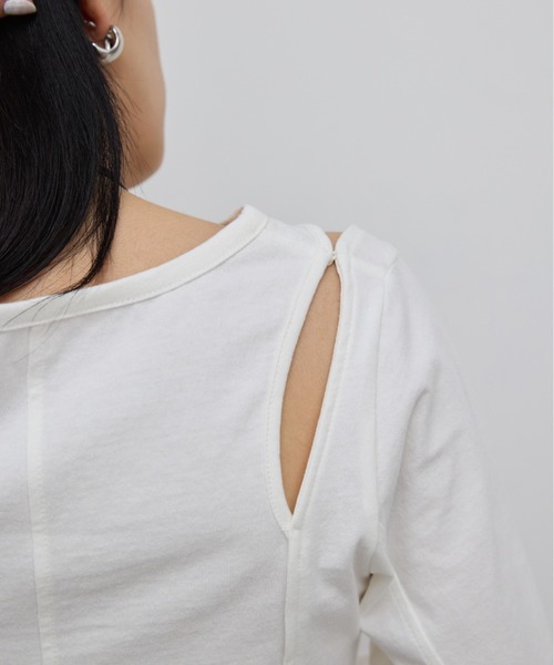 AIC.（エーアイシー）の「カットアウトピンタックロンティー（Tシャツ/カットソー・レディース・オフホワイト/ブラック・FREE）」の8枚目の写真