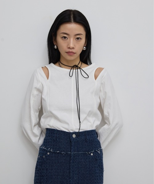 AIC.（エーアイシー）の「カットアウトピンタックロンティー（Tシャツ/カットソー・レディース・オフホワイト/ブラック・FREE）」の5枚目の写真