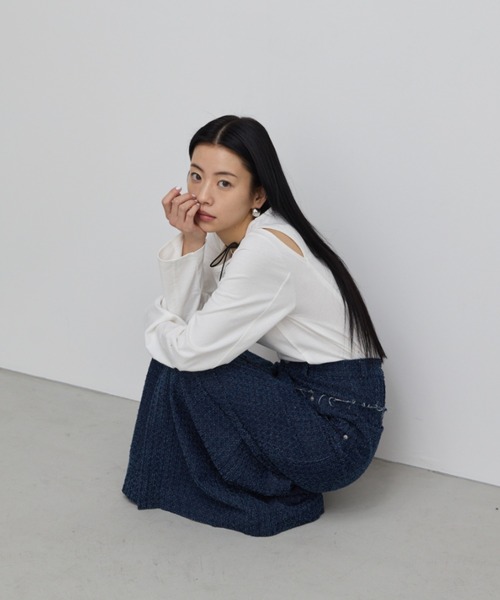 AIC.（エーアイシー）の「カットアウトピンタックロンティー（Tシャツ/カットソー・レディース・オフホワイト/ブラック・FREE）」の12枚目の写真