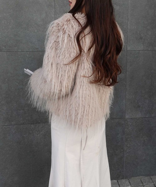 CORNERS（コーナーズ）の「ミドル丈ファーコート（ノーカラーコート・レディース・ベージュ/オフホワイト・M）」の3枚目の写真