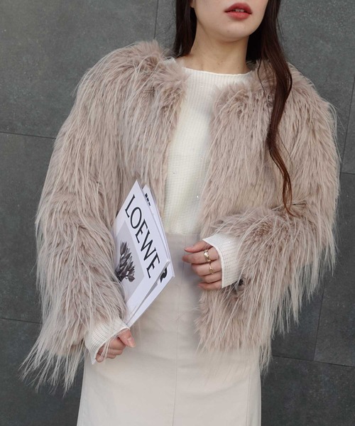 CORNERS（コーナーズ）の「ミドル丈ファーコート（ノーカラーコート・レディース・ベージュ/オフホワイト・M）」の6枚目の写真