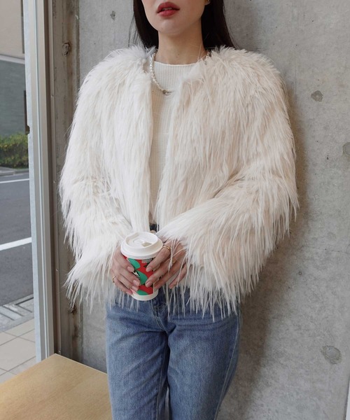 CORNERS（コーナーズ）の「ミドル丈ファーコート（ノーカラーコート・レディース・ベージュ/オフホワイト・M）」の11枚目の写真