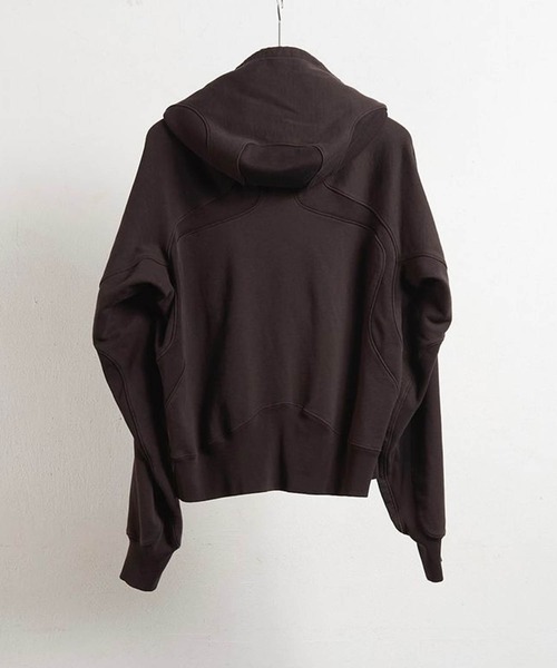 NVRFRGT(ネヴァーフォーゲット)の「PANELLED ZIP UP HOODIE(パーカー・メンズ・ダークブラウン・1/2)」の2枚目の写真