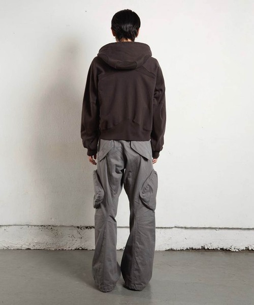 NVRFRGT(ネヴァーフォーゲット)の「PANELLED ZIP UP HOODIE(パーカー・メンズ・ダークブラウン・1/2)」の5枚目の写真