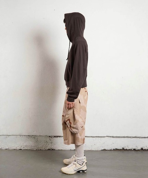 NVRFRGT(ネヴァーフォーゲット)の「PANELLED ZIP UP HOODIE(パーカー・メンズ・ダークブラウン・1/2)」の7枚目の写真