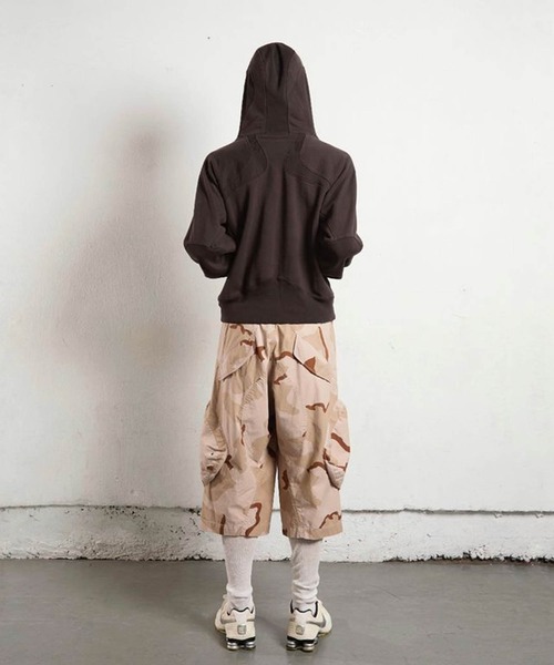 NVRFRGT(ネヴァーフォーゲット)の「PANELLED ZIP UP HOODIE(パーカー・メンズ・ダークブラウン・1/2)」の8枚目の写真