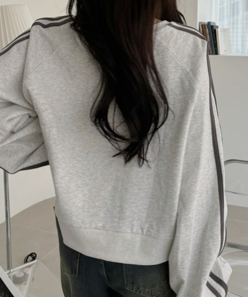TREOVER(トレオーバー)の「ショート丈でスタイルアップ!ラグランスリーブサイドラインプルオーバー(Tシャツ/カットソー・レディース・オートミール/チャコールグレー/アイボリー・FREE)」の15枚目の写真