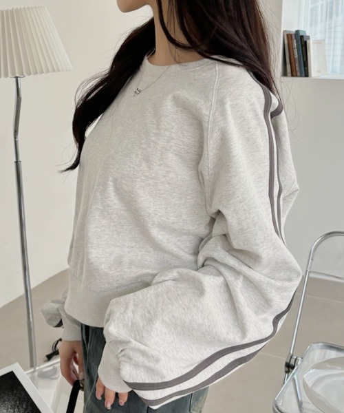 TREOVER(トレオーバー)の「ショート丈でスタイルアップ!ラグランスリーブサイドラインプルオーバー(Tシャツ/カットソー・レディース・オートミール/チャコールグレー/アイボリー・FREE)」の16枚目の写真