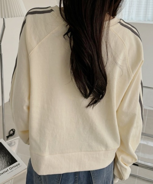 TREOVER(トレオーバー)の「ショート丈でスタイルアップ!ラグランスリーブサイドラインプルオーバー(Tシャツ/カットソー・レディース・オートミール/チャコールグレー/アイボリー・FREE)」の5枚目の写真