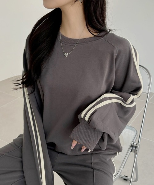 TREOVER(トレオーバー)の「ショート丈でスタイルアップ!ラグランスリーブサイドラインプルオーバー(Tシャツ/カットソー・レディース・オートミール/チャコールグレー/アイボリー・FREE)」の11枚目の写真