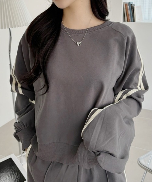 TREOVER(トレオーバー)の「ショート丈でスタイルアップ!ラグランスリーブサイドラインプルオーバー(Tシャツ/カットソー・レディース・オートミール/チャコールグレー/アイボリー・FREE)」の12枚目の写真