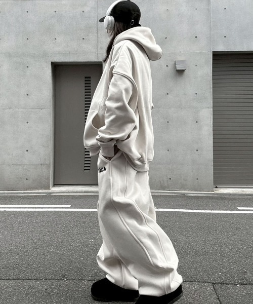 YACA(ヤーカ)の「Embroidery Logo Sweat PT/エンブロイダリーロゴスウェットパンツ【unisex item】(スウェットパンツ・レディース・アイボリー/アッシュグレー/ブラック/グレー・FREE)」の18枚目の写真