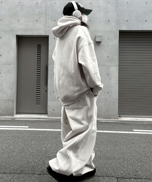 YACA(ヤーカ)の「Embroidery Logo Sweat PT/エンブロイダリーロゴスウェットパンツ【unisex item】(スウェットパンツ・レディース・アイボリー/アッシュグレー/ブラック/グレー・FREE)」の16枚目の写真