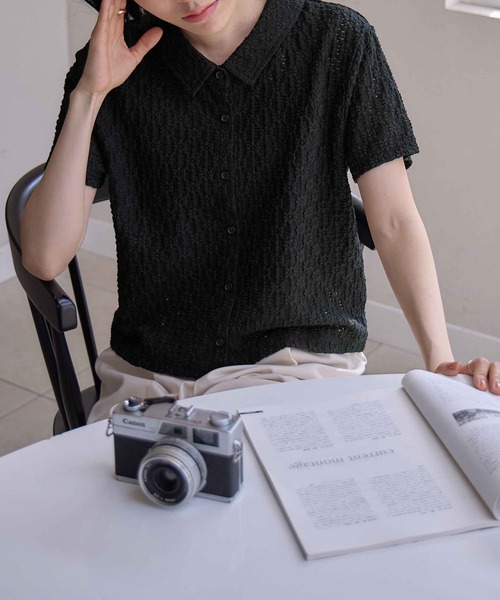 CHAN ME(チャンミ)の「花柄カットレースポロシャツ(シャツ/ブラウス・レディース・ブラック/ブルー/ホワイト・MEDIUM/LARGE/X-LARGE)」の9枚目の写真