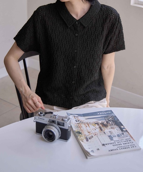 CHAN ME(チャンミ)の「花柄カットレースポロシャツ(シャツ/ブラウス・レディース・ブラック/ブルー/ホワイト・MEDIUM/LARGE/X-LARGE)」の12枚目の写真