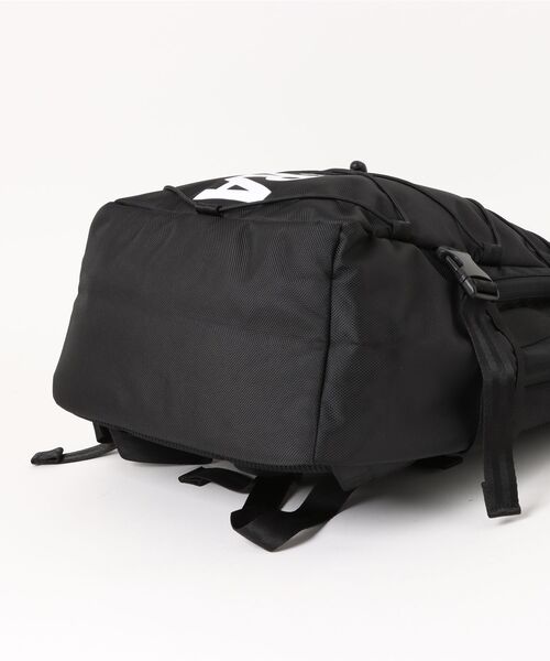 NEW ERA（ニューエラ）の「【NEW ERA/ニューエラ】CORD PACK コードパック（バックパック/リュック・メンズ・ブラック×ホワイト/ブラック・FREE）」の3枚目の写真