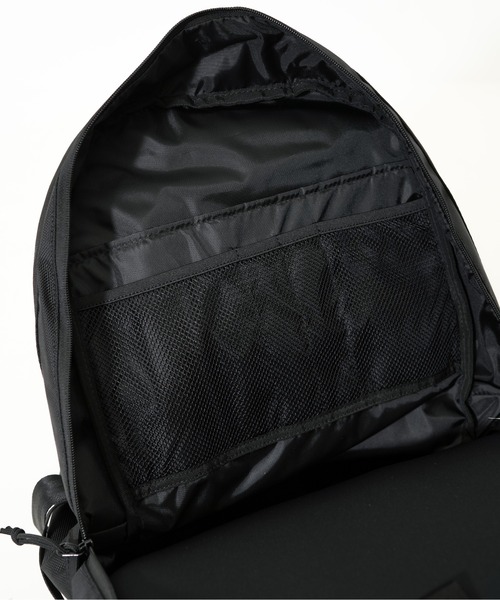 NEW ERA（ニューエラ）の「【NEW ERA/ニューエラ】CORD PACK コードパック（バックパック/リュック・メンズ・ブラック×ホワイト/ブラック・FREE）」の10枚目の写真
