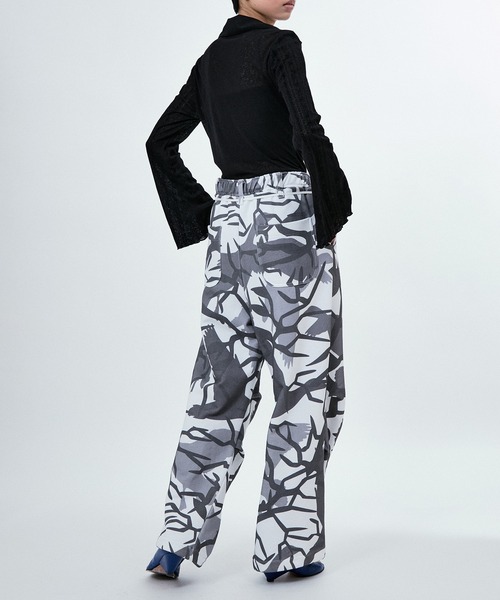 M TO R(ムウトアール)の「NEW CAMO PRINT SWEAT PANTS(その他パンツ・レディース・ホワイト/ベージュ系その他・40/38/42)」の4枚目の写真