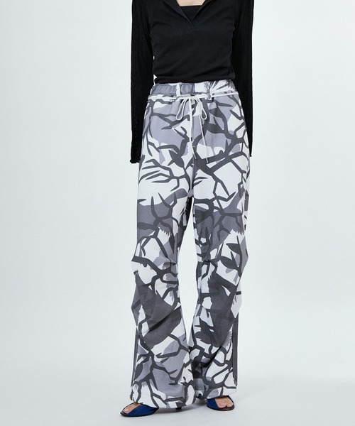M TO R(ムウトアール)の「NEW CAMO PRINT SWEAT PANTS(その他パンツ・レディース・ホワイト/ベージュ系その他・40/38/42)」の5枚目の写真