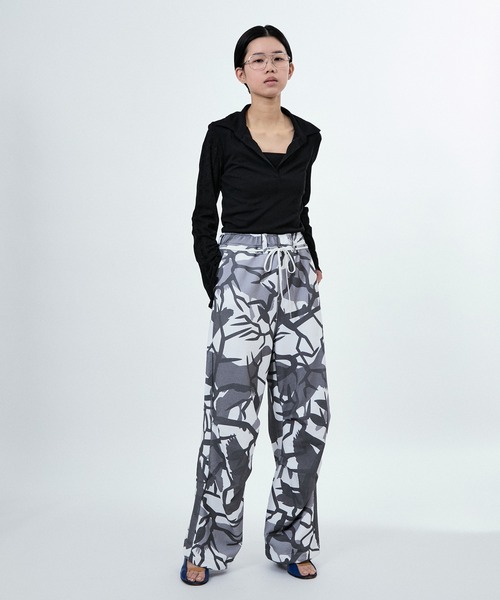 M TO R(ムウトアール)の「NEW CAMO PRINT SWEAT PANTS(その他パンツ・レディース・ホワイト/ベージュ系その他・40/38/42)」の6枚目の写真