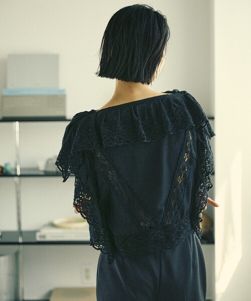 Firsthand（ファーストハンド）の「Firsthand/ファーストハンド インドレース スクエア フリルブラウス / ショート丈 レースブラウス（シャツ/ブラウス・レディース・ホワイト/ブラック・FREE）」の4枚目の写真