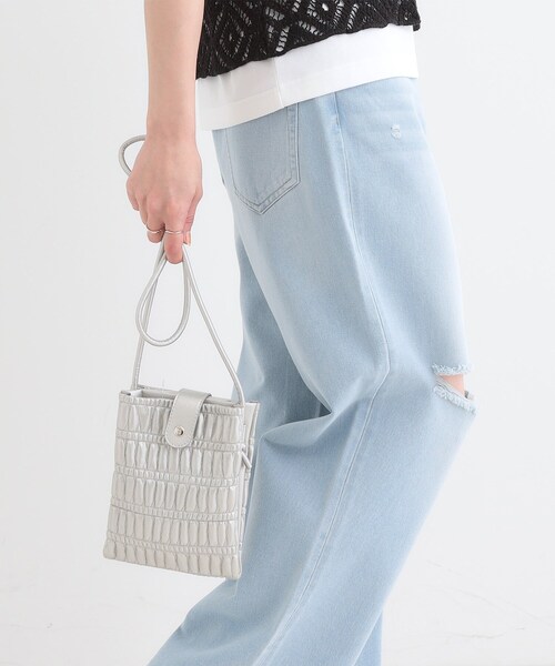 SHOO・LA・RUE（シューラルー）の「プリーツミニショルダーバッグ（ショルダーバッグ・レディース・ブラック/アイボリー/イエロー/シルバー・00）」の4枚目の写真