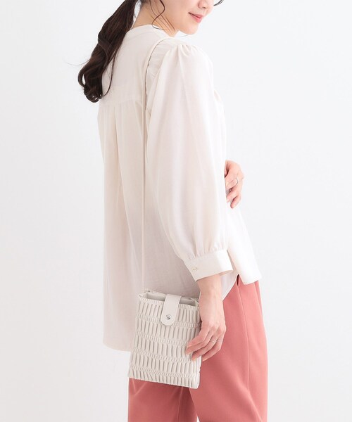 SHOO・LA・RUE（シューラルー）の「プリーツミニショルダーバッグ（ショルダーバッグ・レディース・ブラック/アイボリー/イエロー/シルバー・00）」の2枚目の写真