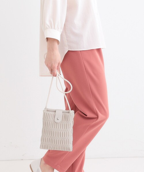 SHOO・LA・RUE（シューラルー）の「プリーツミニショルダーバッグ（ショルダーバッグ・レディース・ブラック/アイボリー/イエロー/シルバー・00）」の10枚目の写真