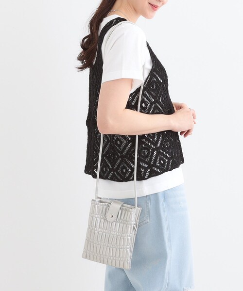 SHOO・LA・RUE（シューラルー）の「プリーツミニショルダーバッグ（ショルダーバッグ・レディース・ブラック/アイボリー/イエロー/シルバー・00）」の12枚目の写真