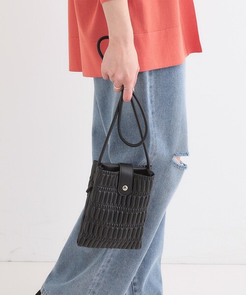 SHOO・LA・RUE（シューラルー）の「プリーツミニショルダーバッグ（ショルダーバッグ・レディース・ブラック/アイボリー/イエロー/シルバー・00）」の6枚目の写真