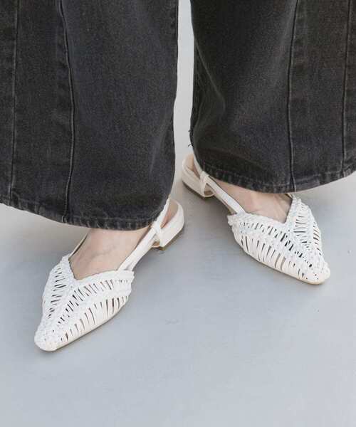 SENSE OF PLACE by URBAN RESEARCH（センスオブプレイスバイアーバンリサーチ）の「コードアミポインテッドサンダル（サンダル・レディース・オフホワイト/ブラック・LARGE/MEDIUM/SMALL）」の3枚目の写真