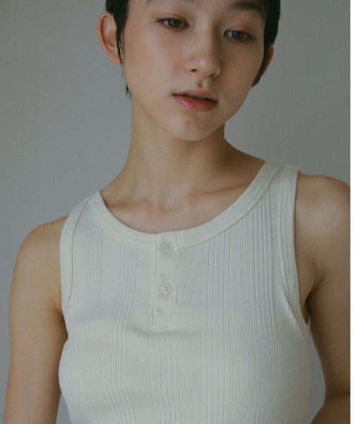 CASA FLINE（カーサフライン）の「【SURT×CASA FLINE】カップ付ヘンリーネックトップス（タンクトップ・レディース・ホワイト/アイボリー/ブラック・FREE）」の14枚目の写真