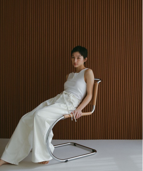 CASA FLINE（カーサフライン）の「【SURT×CASA FLINE】カップ付ヘンリーネックトップス（タンクトップ・レディース・ホワイト/アイボリー/ブラック・FREE）」の8枚目の写真